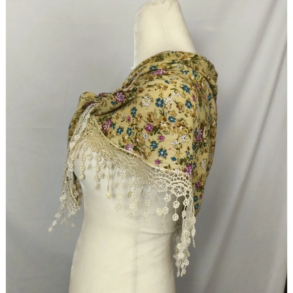 Tan Ditsy Crochet Fringe Floral Scarf Boho Cottage Fairycore Ren Faire Granny
